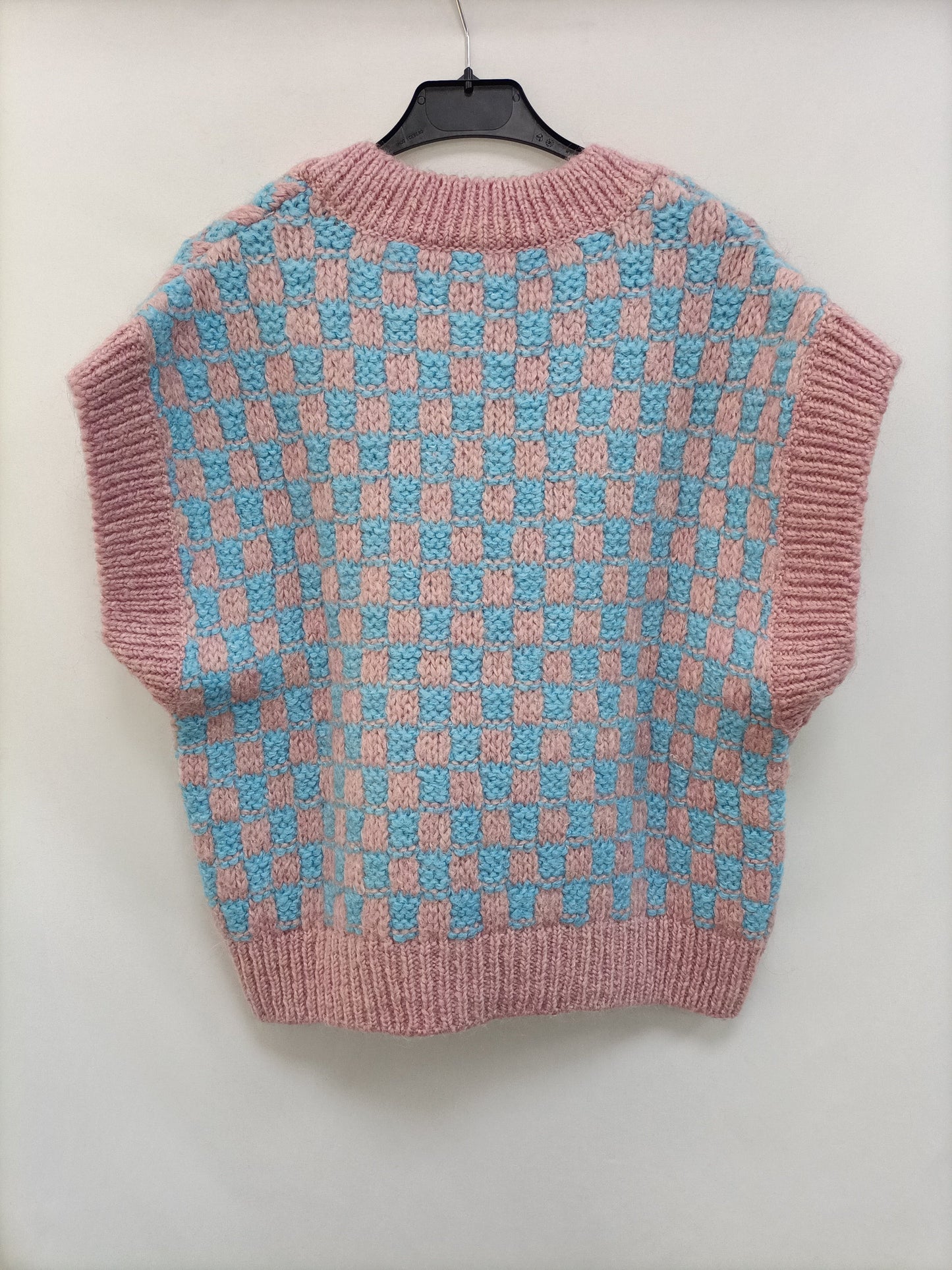 ZARA. Checkered vest with Ts