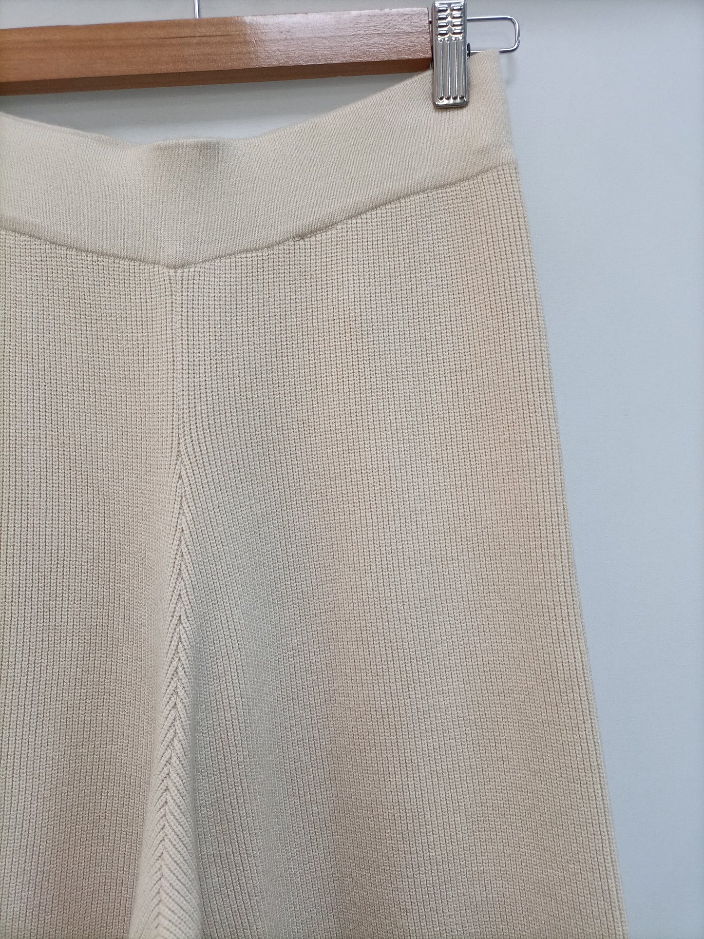 UTERQÜE. Pantalón punto canalé T.s