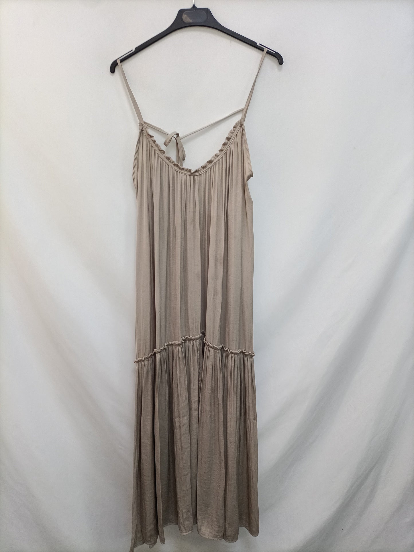 ZARA. Vestido midi beige T.s