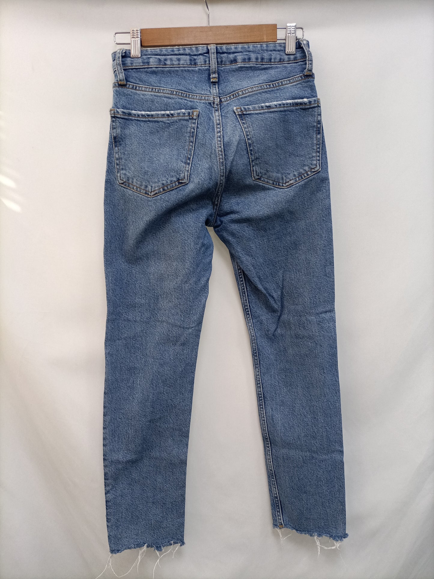ZARA. Pantalón recto vaquero T.36