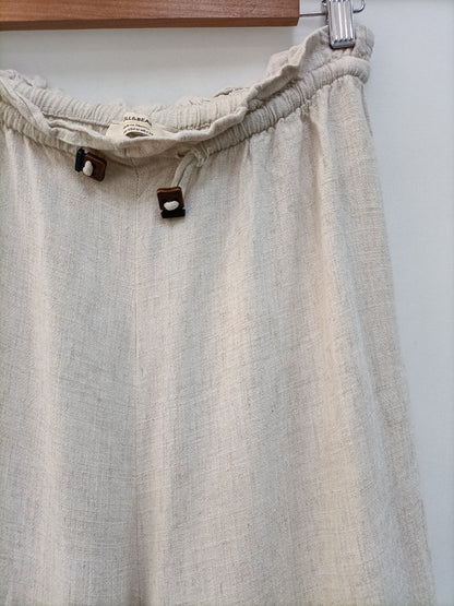 PULL&BEAR. Pantalón beige fluido T.m