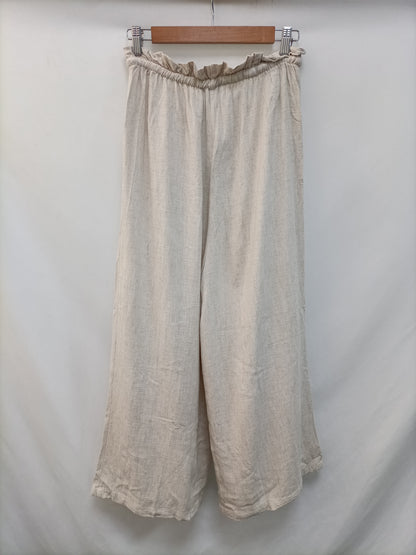 PULL&BEAR. Pantalón beige fluido T.m