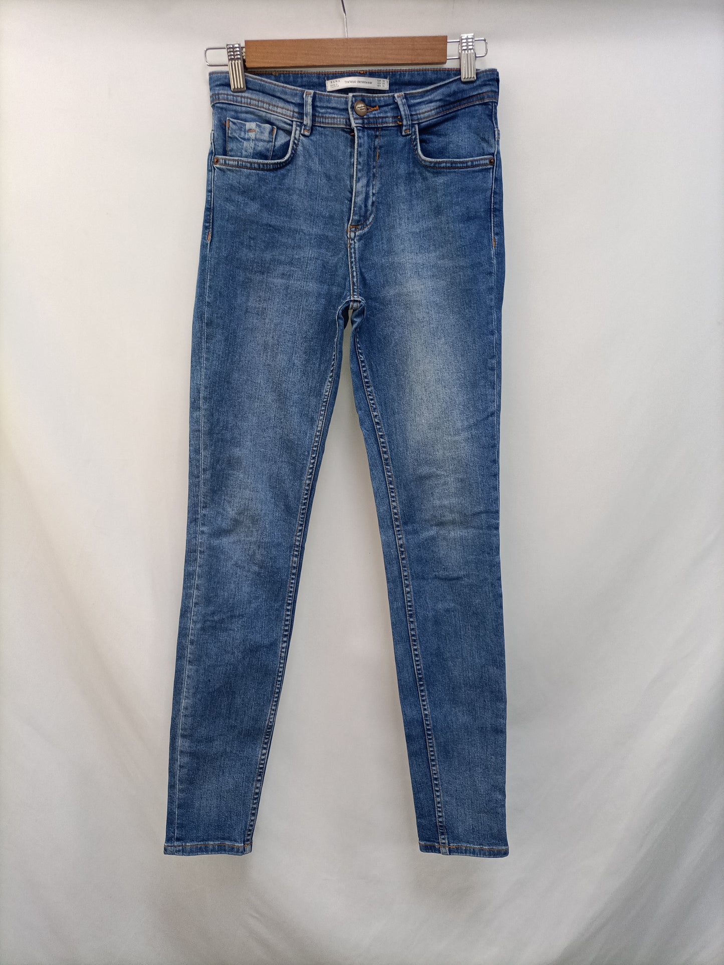 ZARA. Pantalón pitillo denim T.36