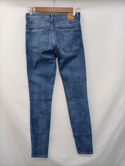 ZARA. Pantalón pitillo denim T.36