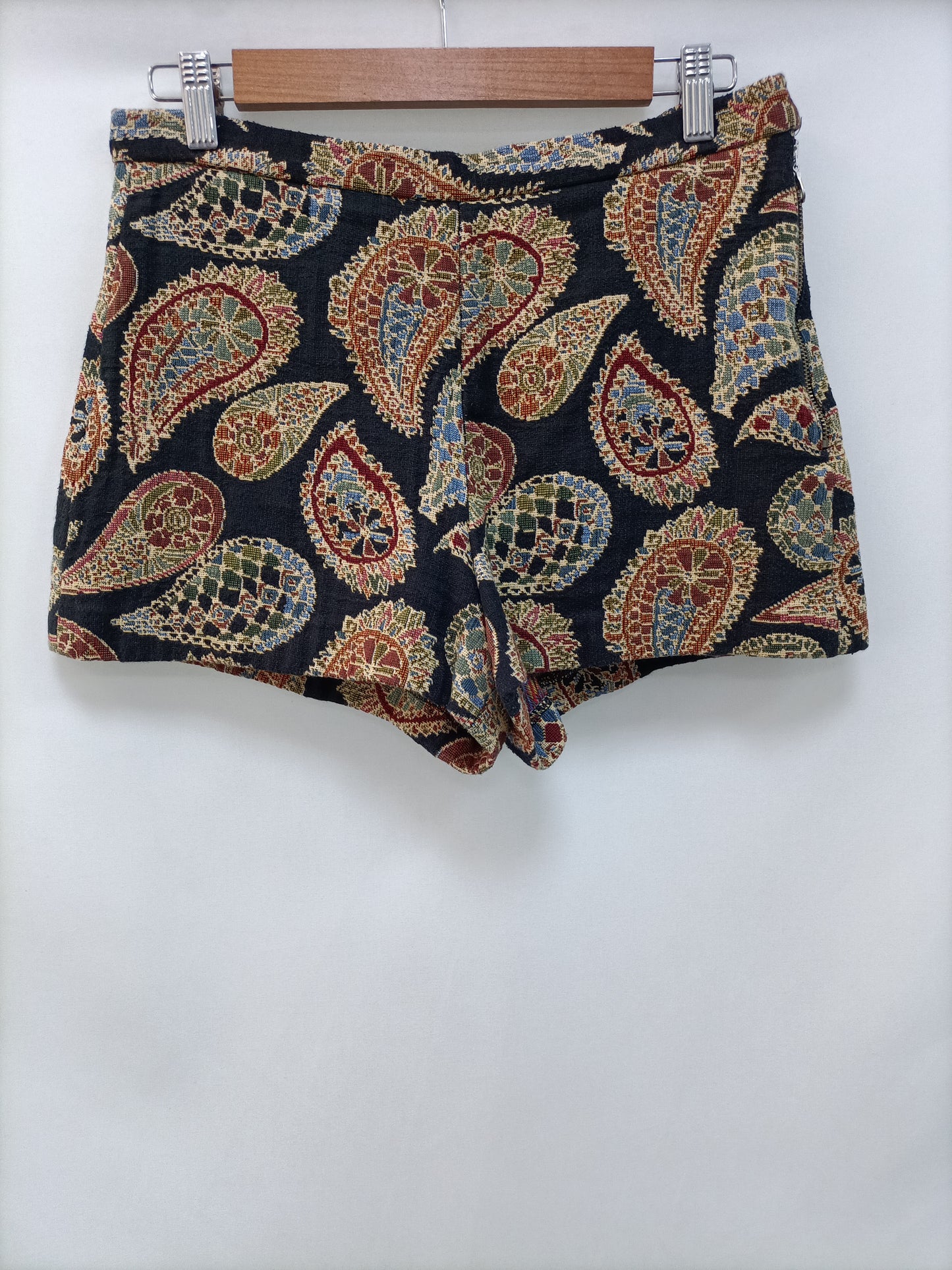 ZARA. Pantalón corto textura T.m