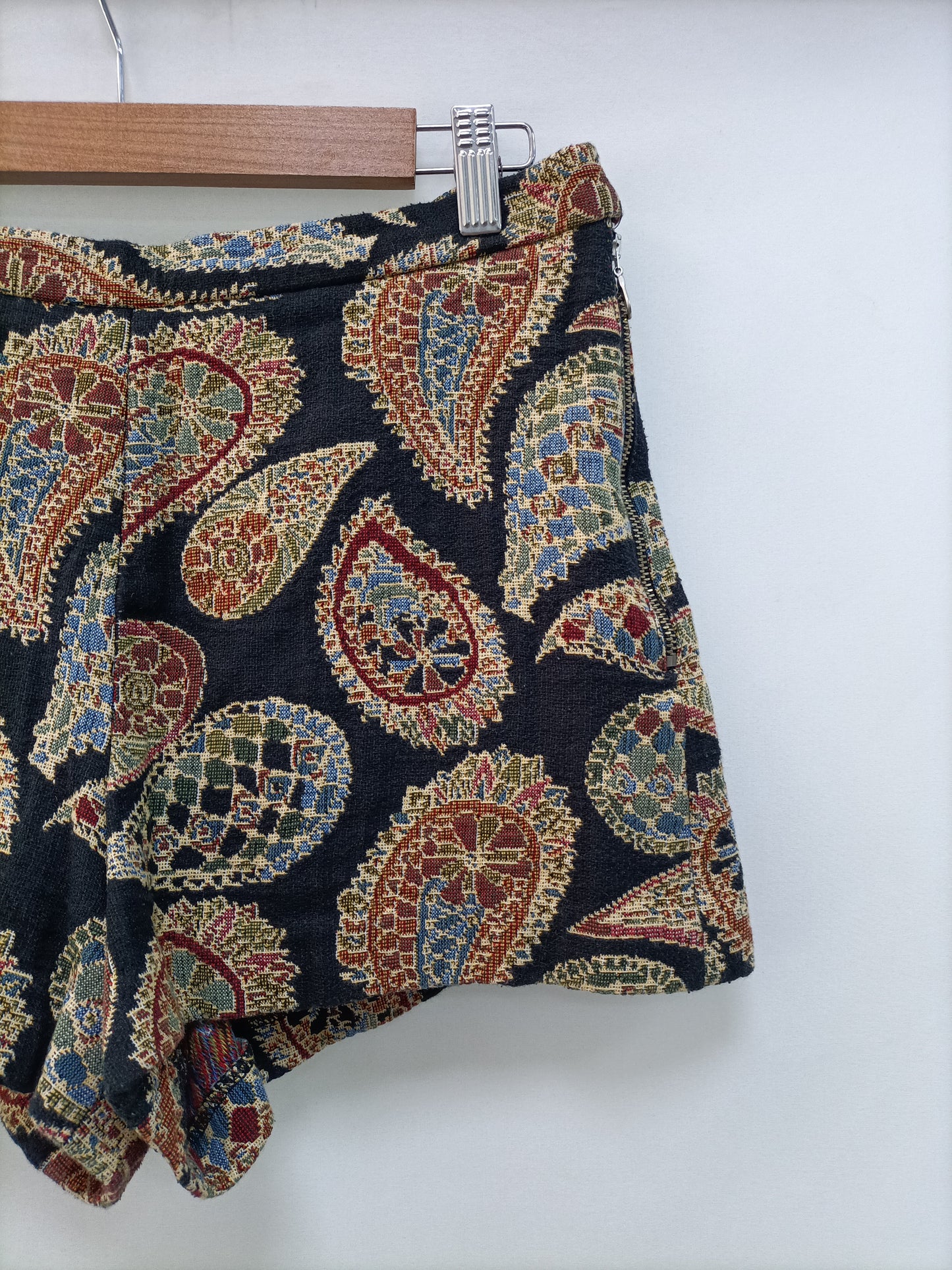 ZARA. Pantalón corto textura T.m