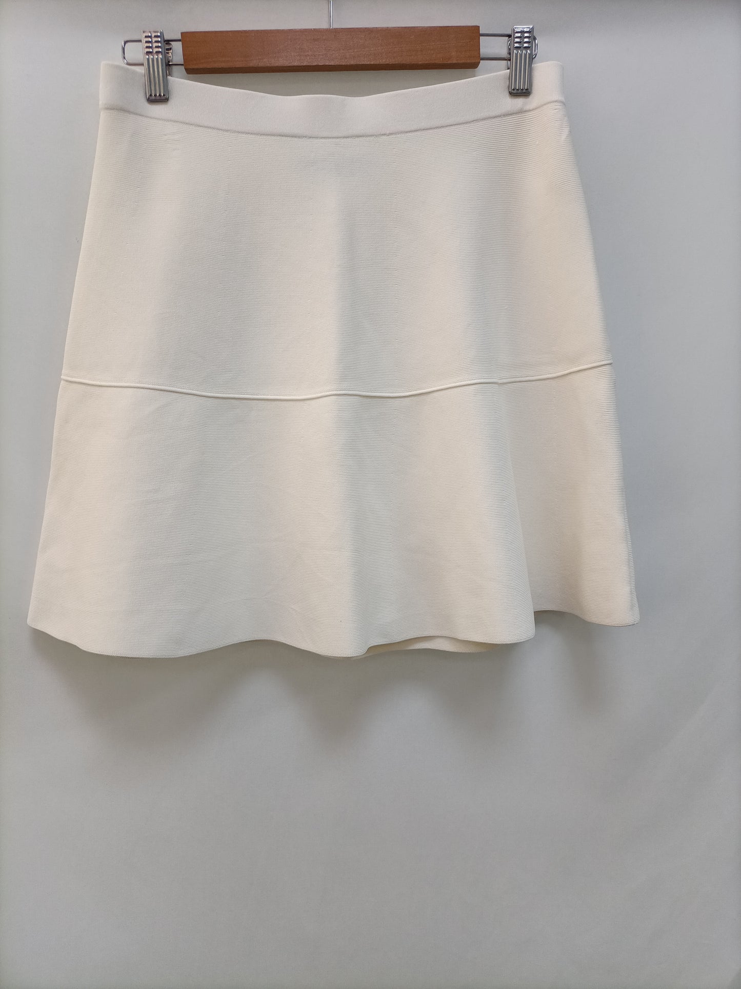 ZARA. Falda corta punto blanco T.m