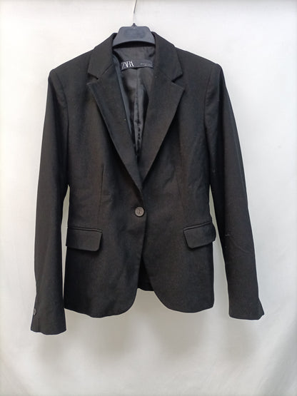 ZARA. Blazer negra básica T.38
