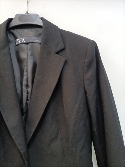 ZARA. Blazer negra básica T.38