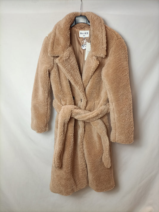 NA-KD. Abrigo borrego beige T. 36