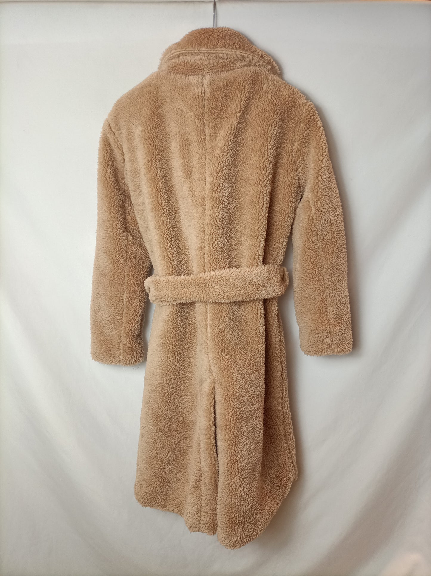 NA-KD. Beige shearling coat S. 36