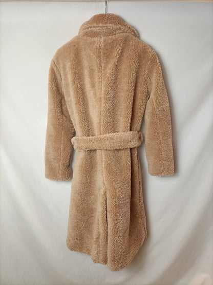 NA-KD. Beige shearling coat S. 36