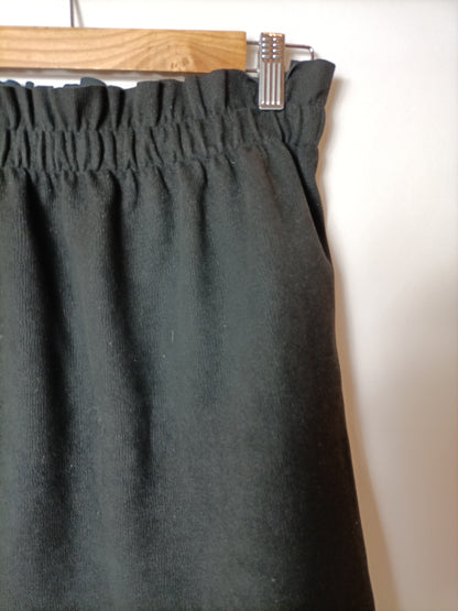 BERSHKA. Falda antelina negra T.m