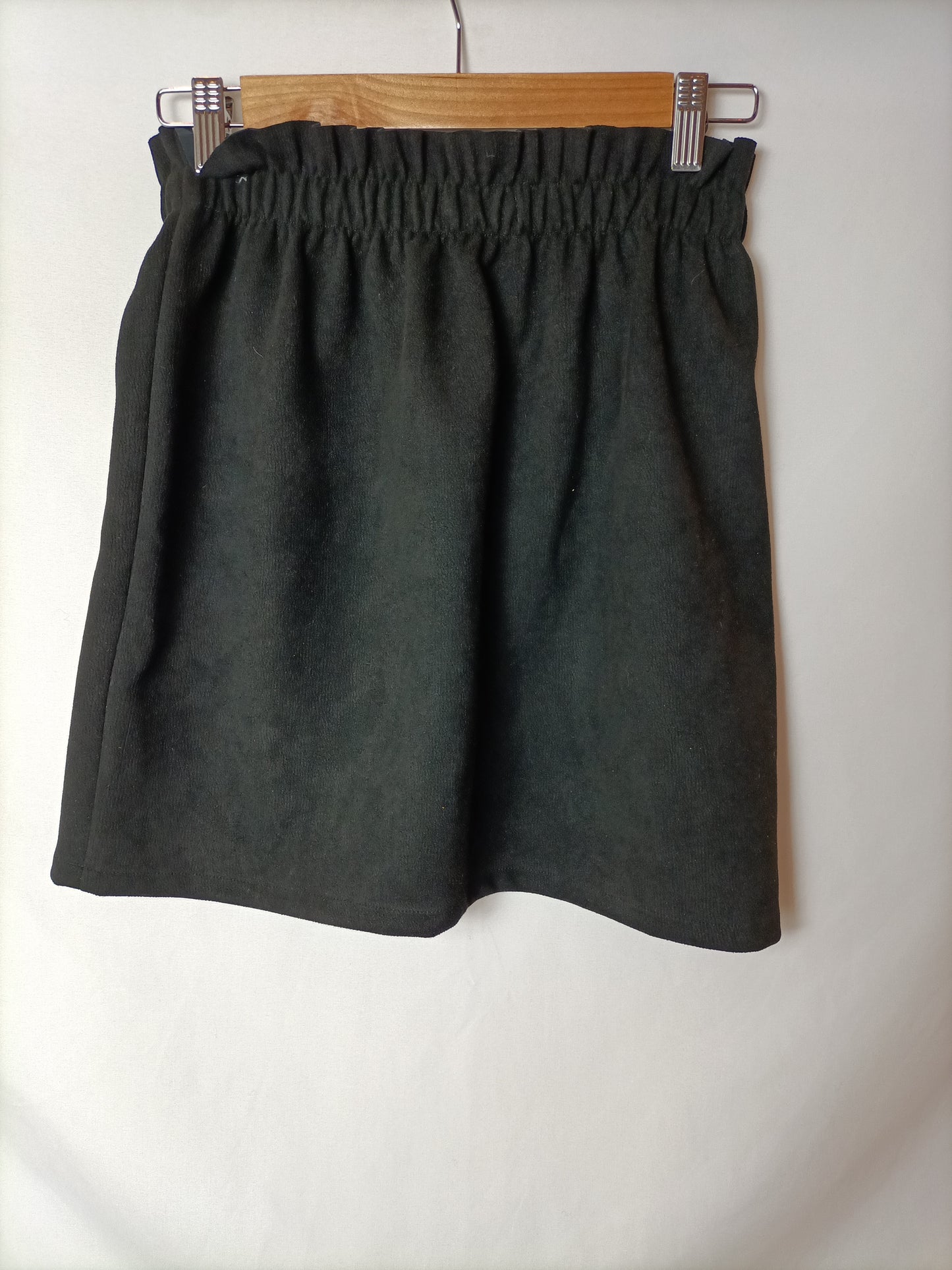 BERSHKA. Falda antelina negra T.m