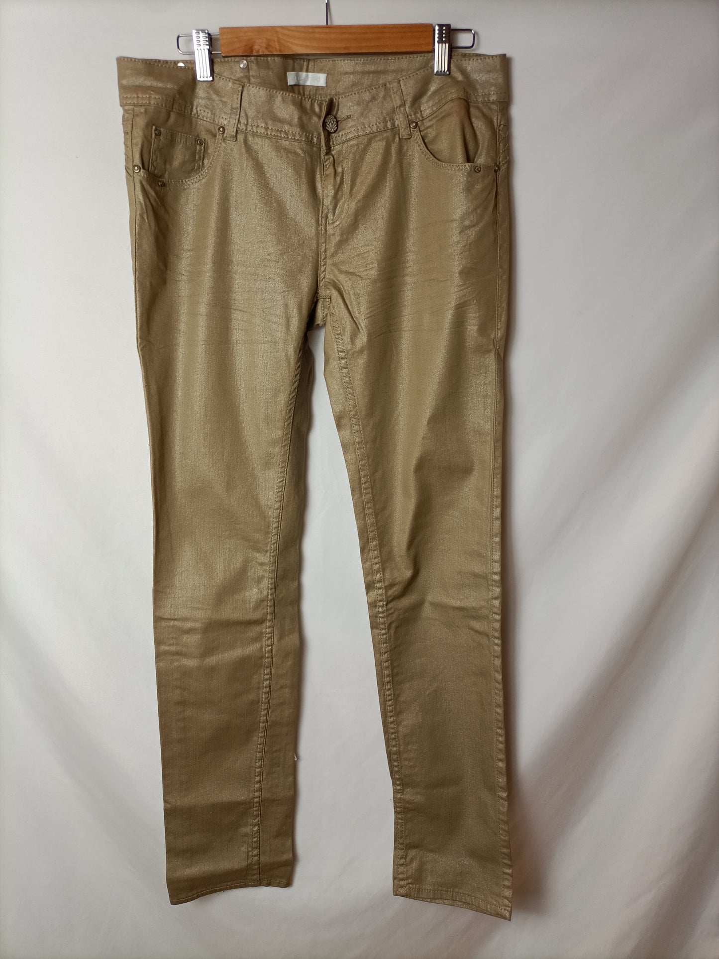 PROMOD. Pantalón encerado dorado T.42