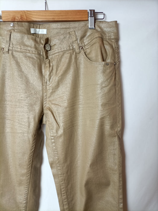 PROMOD. Pantalón encerado dorado T.42
