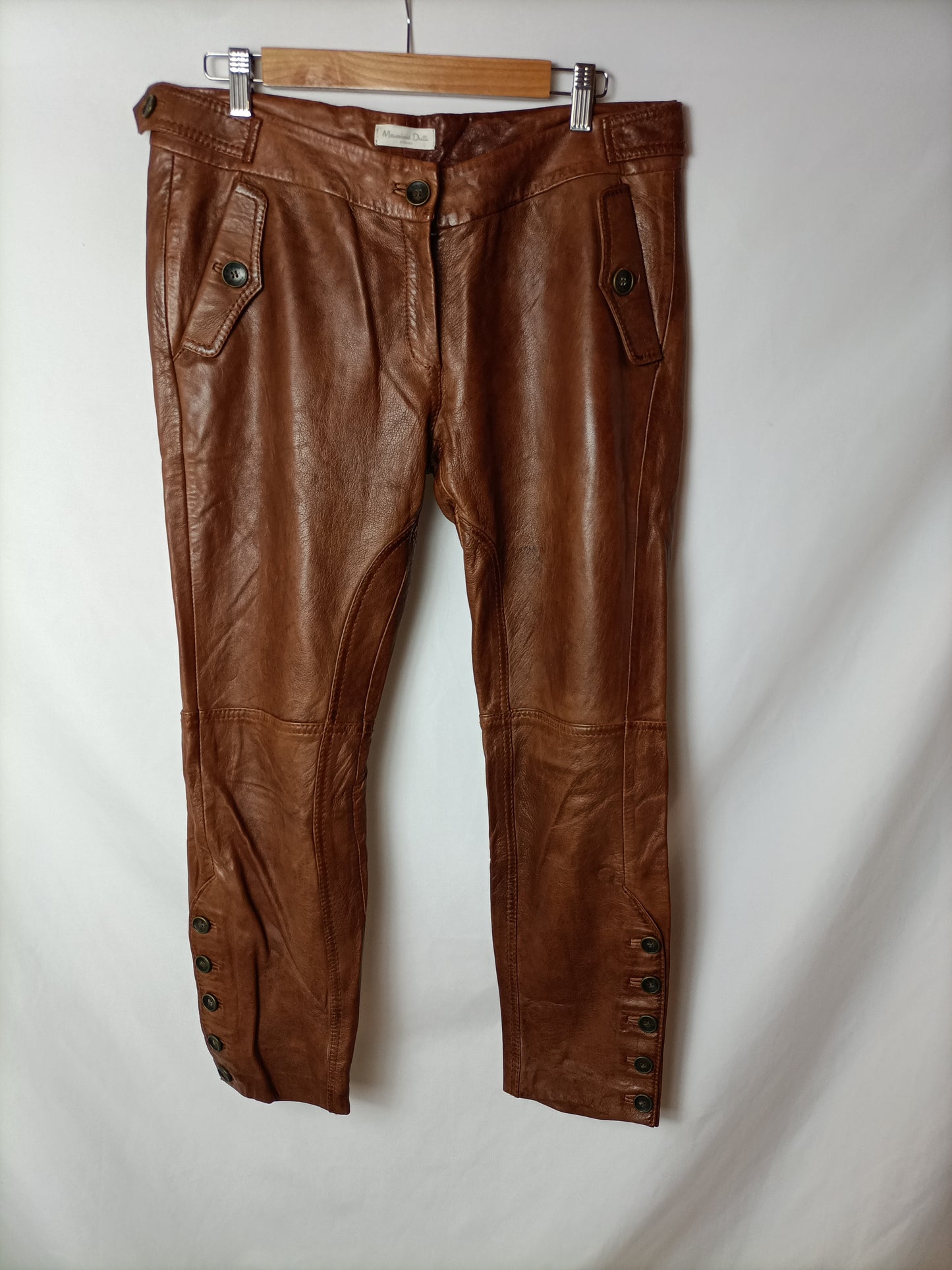 MASSIMO DUTTI. Pantalón camel piel T.42
