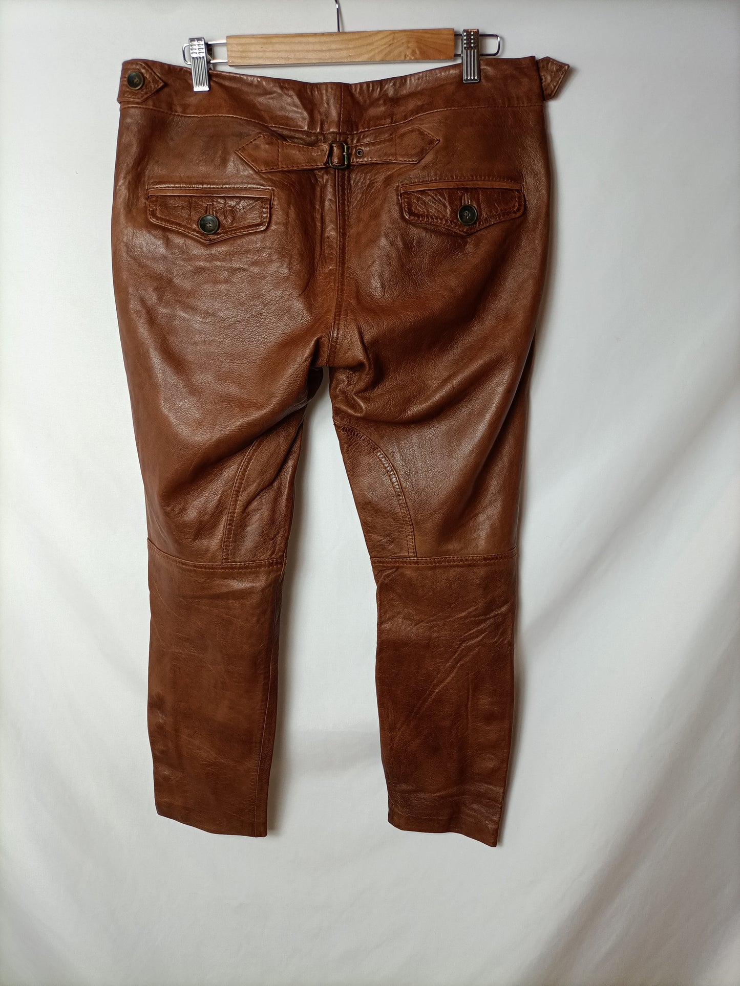 MASSIMO DUTTI. Pantalón camel piel T.42