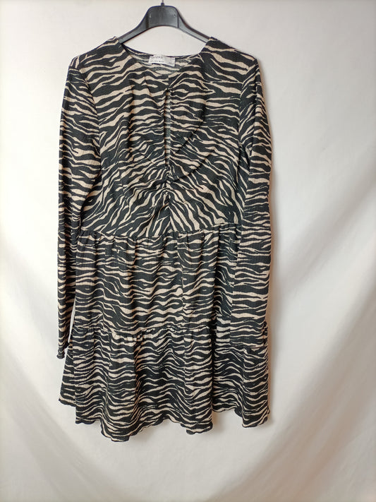 BERSHKA. Vestido corto print T.l