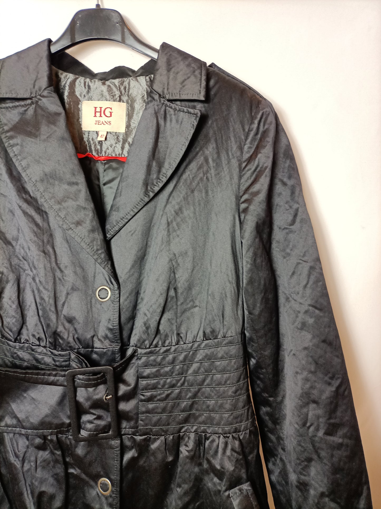 HG. Abrigo negro satinado T.42