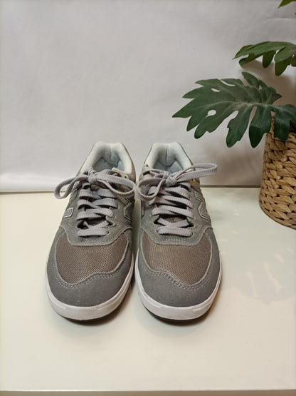 NEW BALANCE. Zapatillas grises modelo 574 T.38