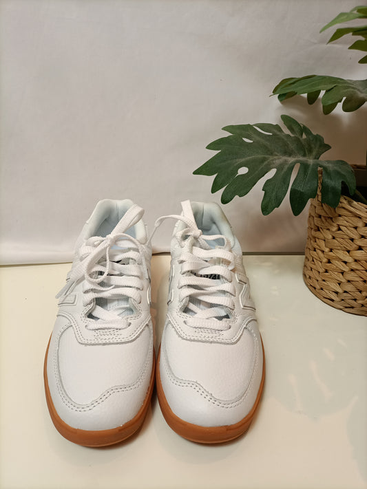 NEW BALANCE. Zapatillas blancas modelo 574 T.38.5