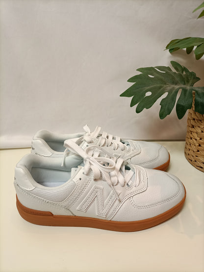 NEW BALANCE. Zapatillas blancas modelo 574 T.38.5