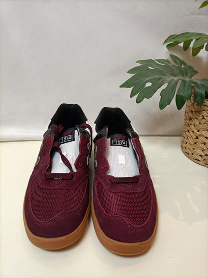 NEW BALANCE. Zapatillas burdeos modelo 574 T.38.5
