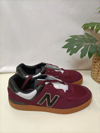 NEW BALANCE. Zapatillas burdeos modelo 574 T.38.5