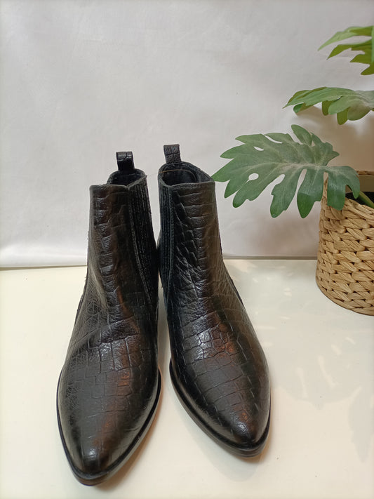 MICUIR. Botines negro piel T.38