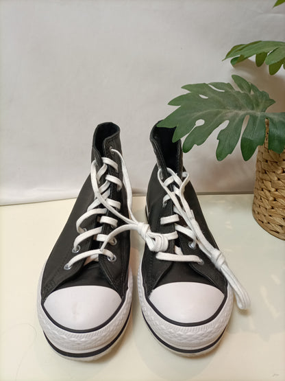 CONVERSES. Zapatillas negra piel T.37