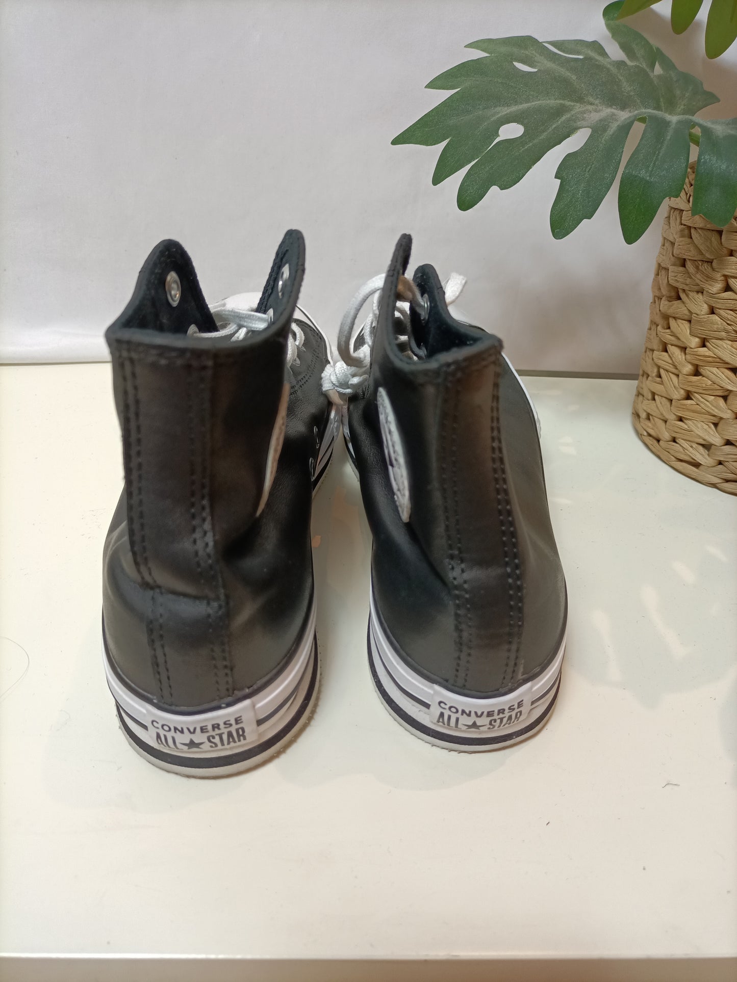 CONVERSES. Zapatillas negra piel T.37