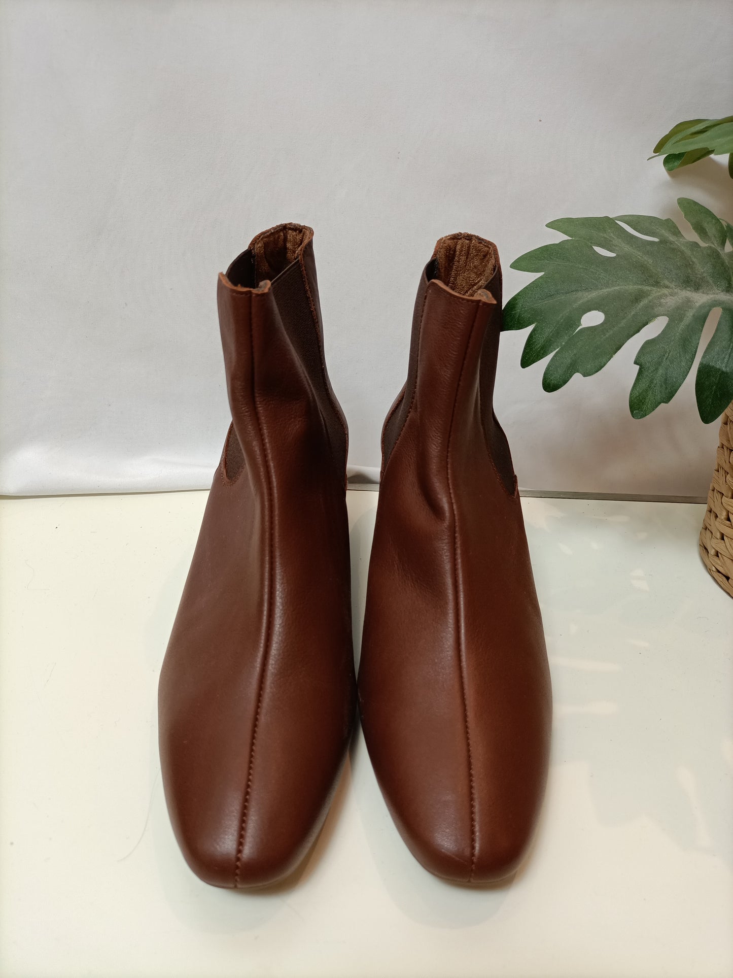 MIMAO. Botines camel piel T.38