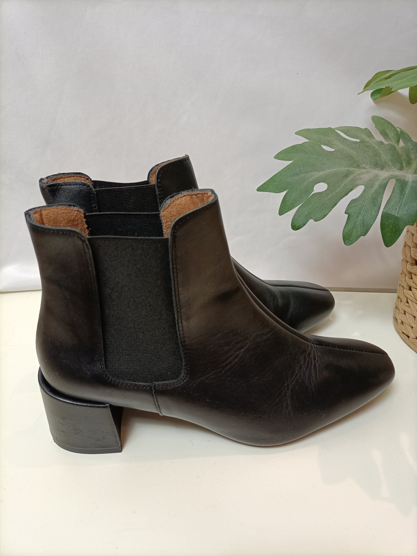 MIMAO. Botines negro piel T.38