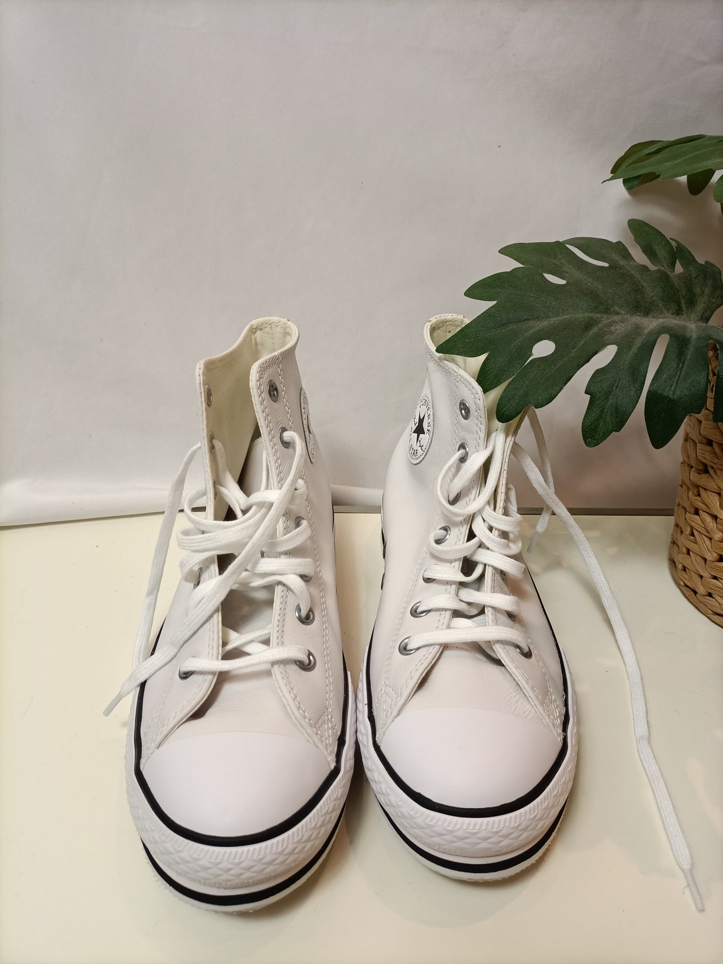 CONVERSES. Zapatillas blancas piel T.37