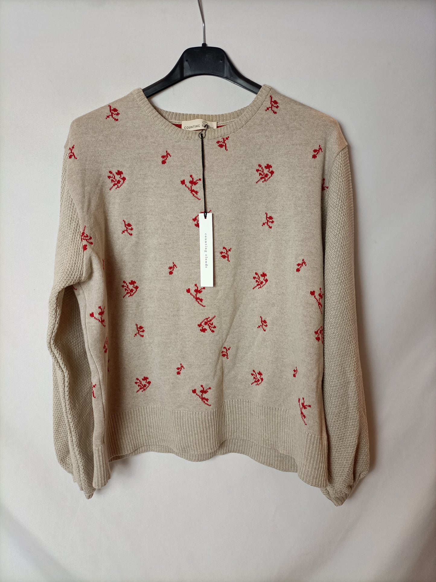 COUNTING CLOUDS. jersey beige flores rojas T.m(tara)