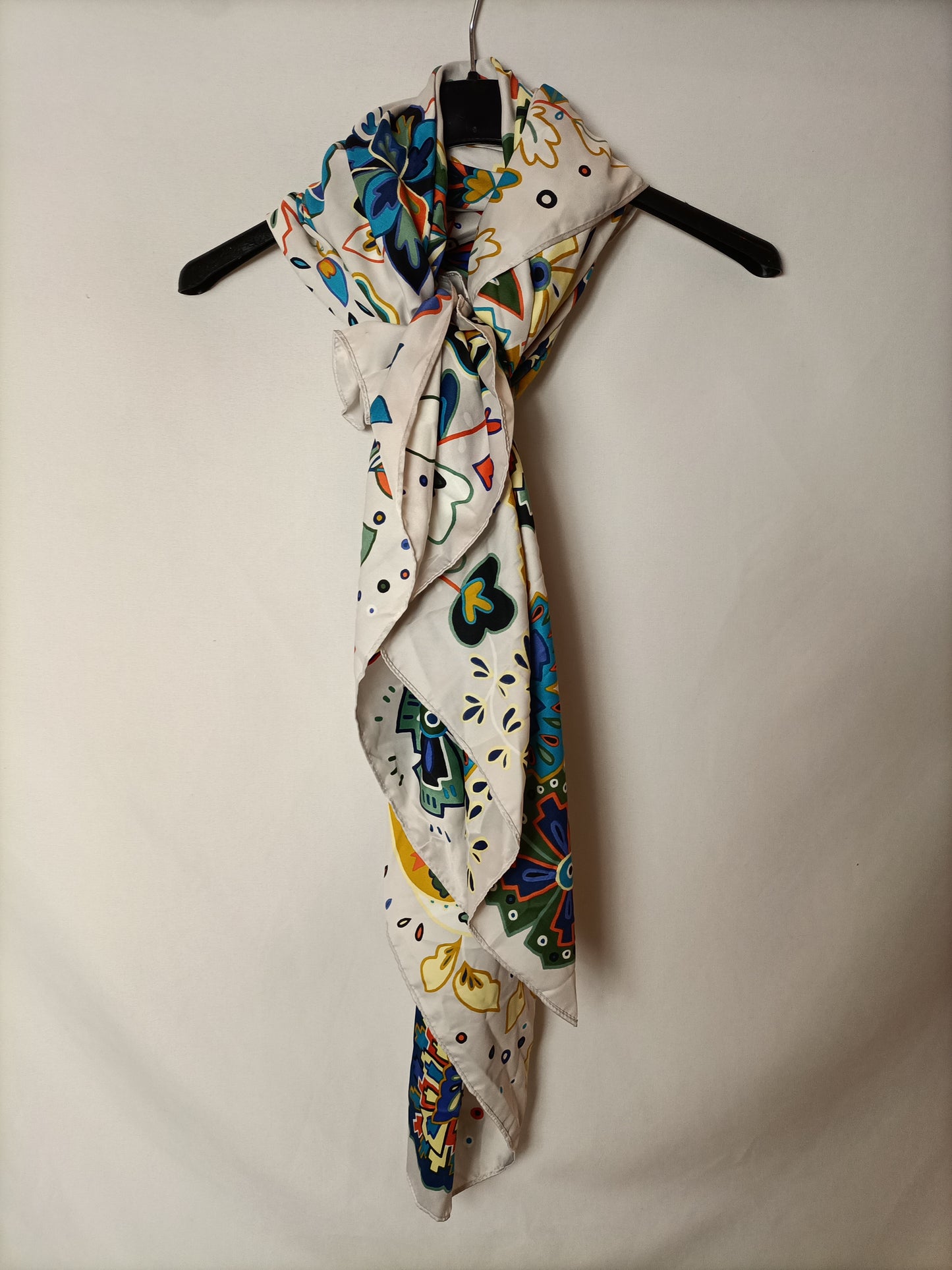 BIMBA Y LOLA.Pañuelo beige flores