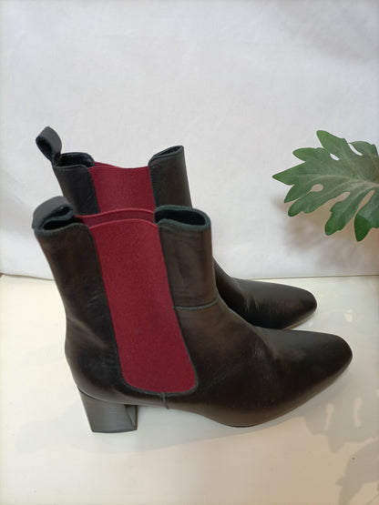 MICUIR. Botines negros goma T.38