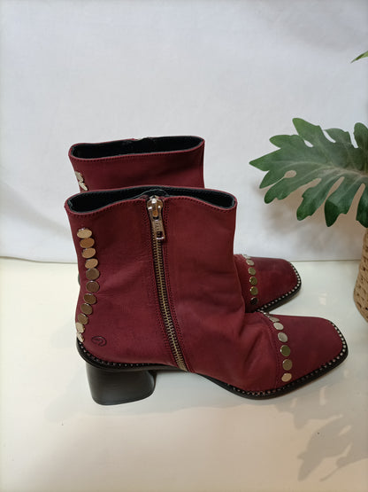 MICUIR. Botines burdeos tachuelas T.38