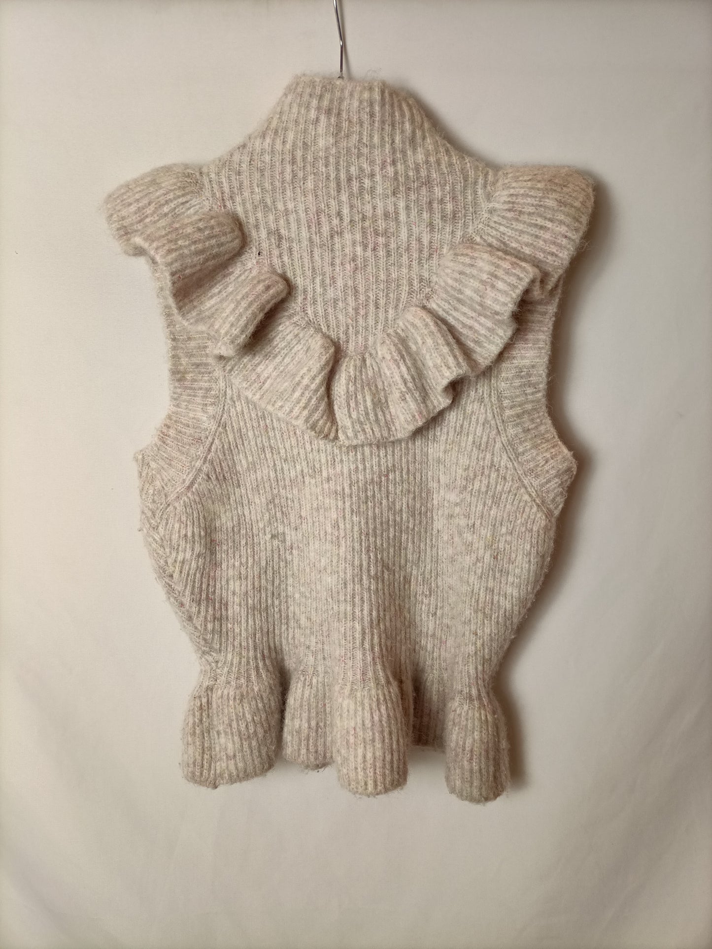 ZARA. Sleeveless Ts sweater