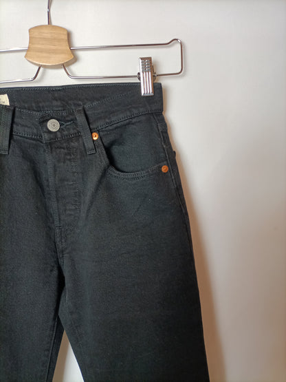 LEVI'S. Pantalón negro  T.(23)32