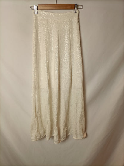 H&M. Falda midi lentejuelas T.32