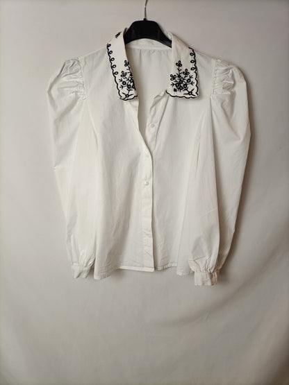 OTRAS. Camisa blanca bordados T.u(S)