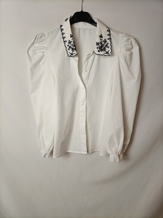 OTRAS. Camisa blanca bordados T.u(S)