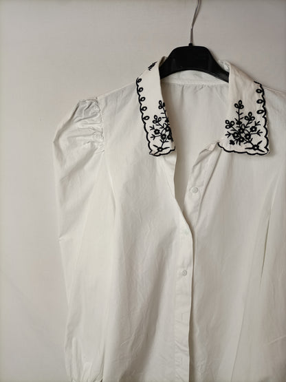OTRAS. Camisa blanca bordados T.u(S)
