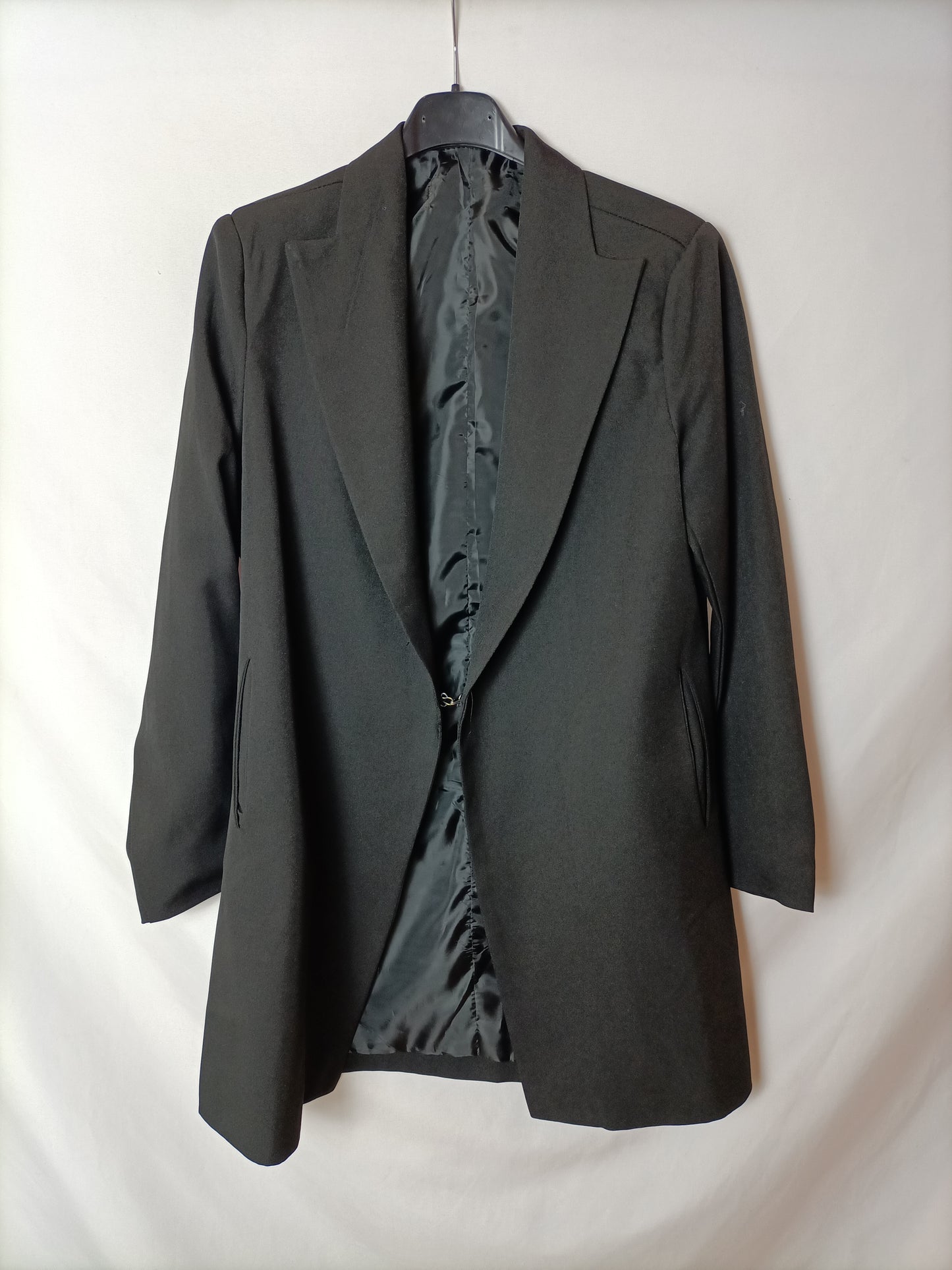 OTRAS. Blazer larga negra T.s/m