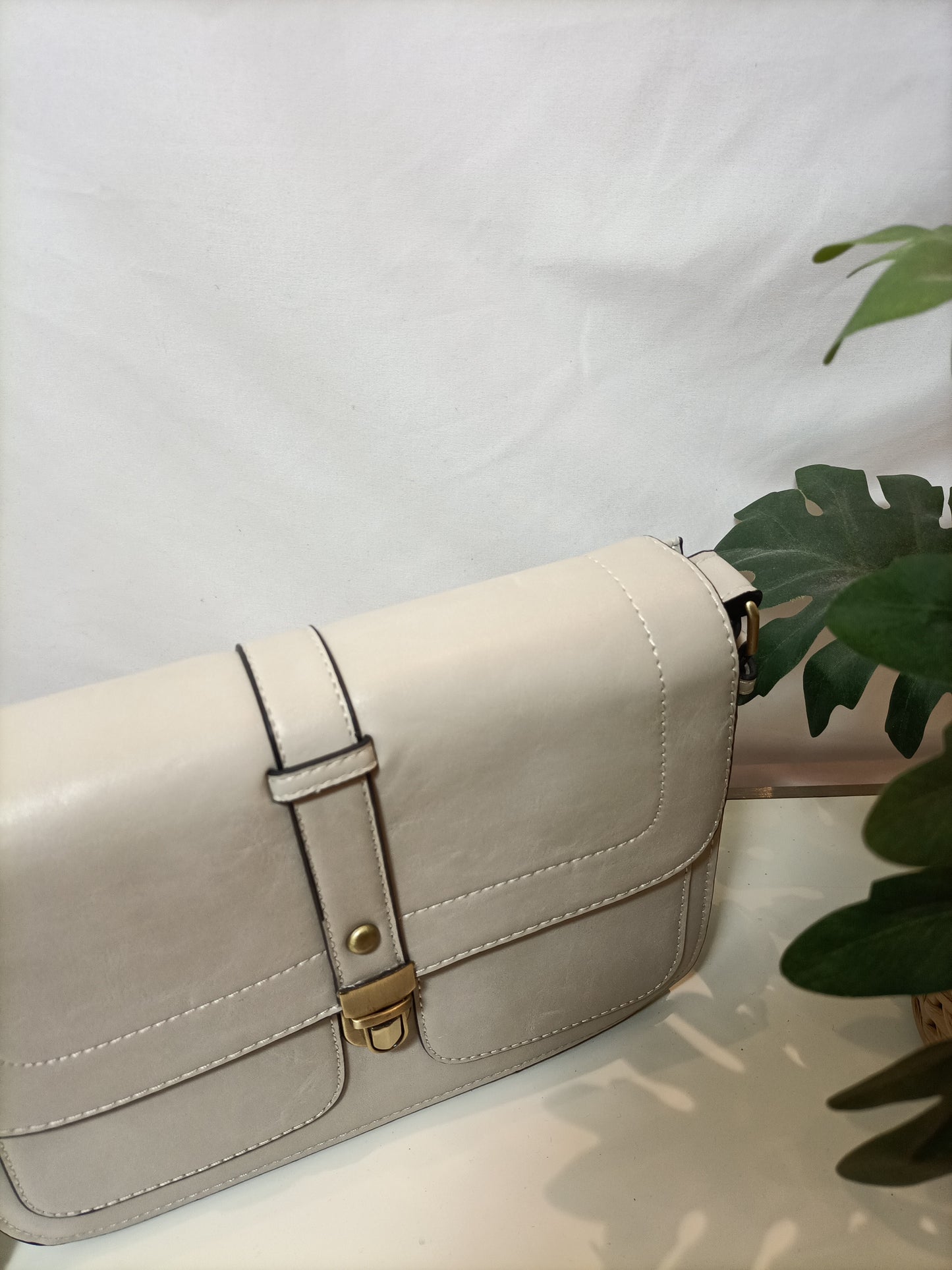 MISAKO. Beige shoulder bag