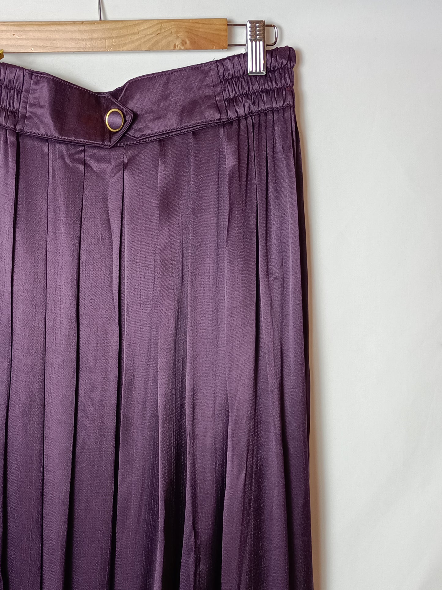 OTRAS. Falda midi burdeos T.42