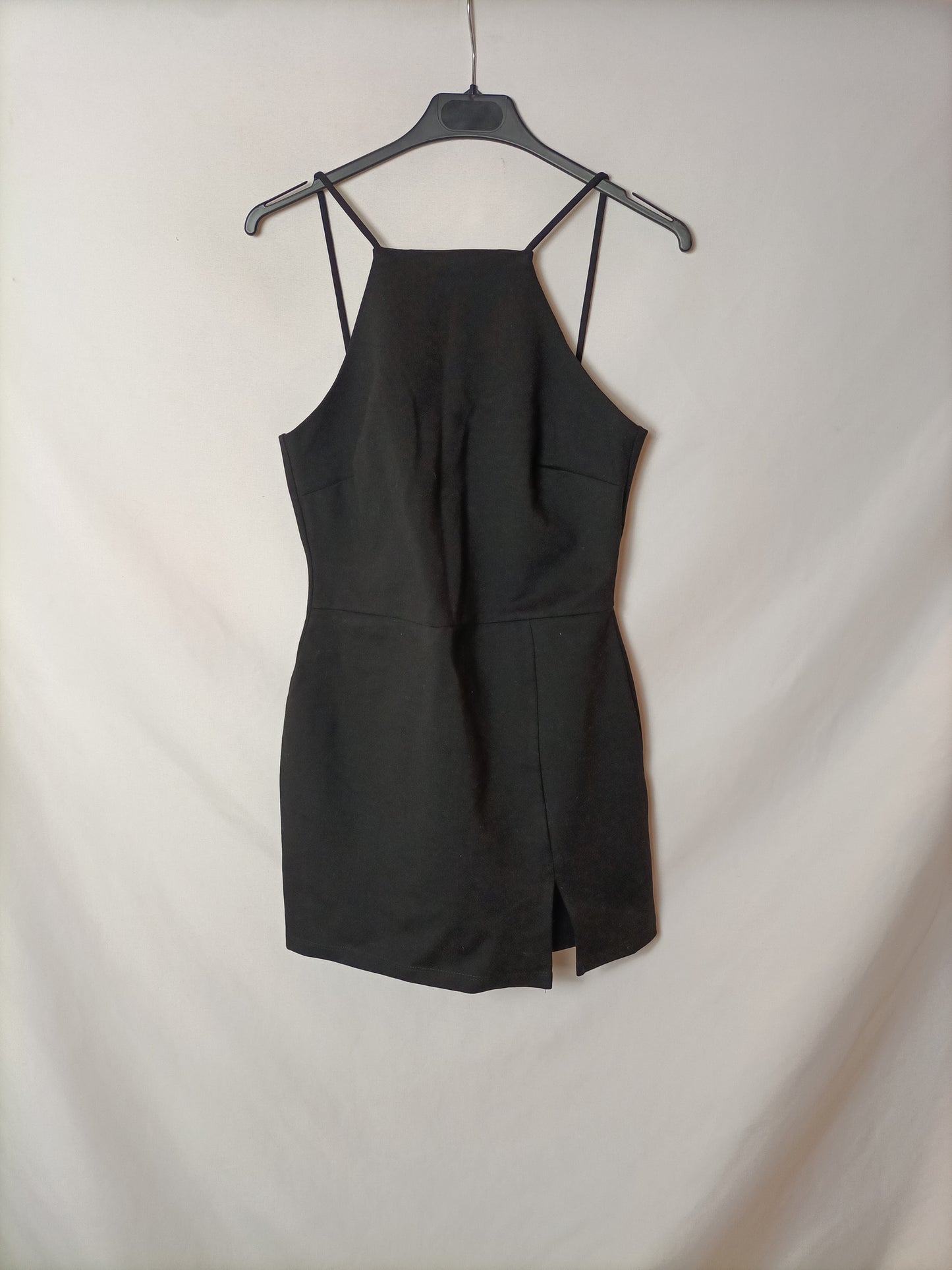 STRADIVARIUS. Vestido entallado negro T.s