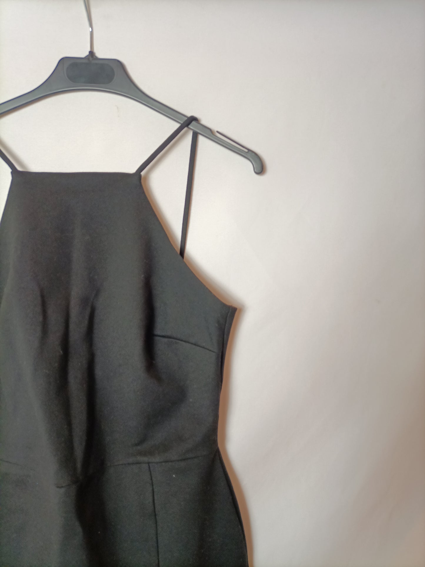 STRADIVARIUS. Vestido entallado negro T.s